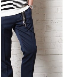 initial | チノパンツ