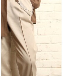 initial | チノパンツ