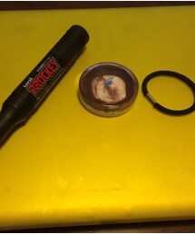 水性マジック、茶色ドーラン、ゴム(その他)