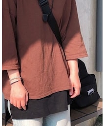 per. | トップス