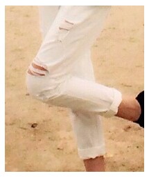 白色刷破牛仔褲(デニムパンツ)