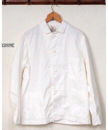 Kaptain Sunshine | 2013年春夏シーズンよりスタートした<KAPTAIN SUNSHINE(キャプテンサンシャイン)> 海の男、シーマンのユニフォームに見られる凛々しい佇まいとタフな作りが特徴です。そんなクラシカルなアメリカンプロダクトに現代の感覚を織り交ぜながら、確かなクオリティを誇る日本の生産背景を活かして表現している、こだわりあるブランドなんです。