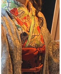 ［伊達襟、重ね襟］ | 伊達襟の上に更にレースを重ね。多分、半襟テープでとめている。半襟が白地に小さい柄で着物と変わらず目立たなかったので。(和装小物)