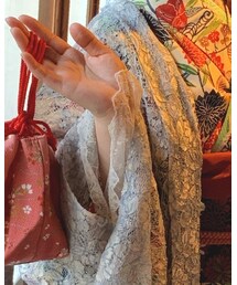 自作、半襟と袖下飾り | 全く見えてないけれど、白地に小さなチェリー柄。元はマキシワンピで、レースのついた裾部分を使ってゴムスカートみたいに二つ作ってレースを着物の袖から出している。レース羽織に紛れているけど。余りで半衿に。(和装小物)