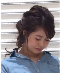 HAIR | ポニーテールにして、バンダナを。髪を２つに分けてバンダナと合わせて三つ編みに。(その他)