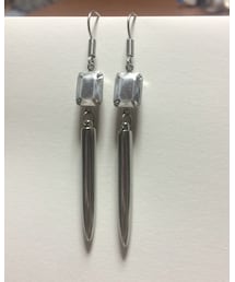 H&M | もう8年程前に買った物でしょうか、牙みたいでRockにも使えるし、スタッズにも見えてモードっぽくも、そしてシルバーで何にでも使えてお気に入りです。(ピアス（両耳用）)