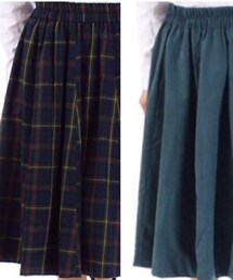 ARROW | リバーシブルロングスカート(グリーン)


チェックと無地のリバーシブル仕様
秋冬春と履きこなせる優れものかな☝︎(スカート)