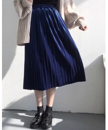 UNKNOWN. | スカート