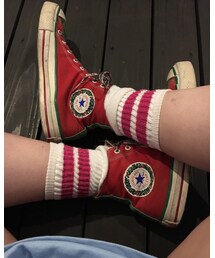 CONVERSE | 1993ねん。せっちゃんと同い年のクリスマスコンバースちゃん🍭🎄リースが描かれてて中は赤白のストライプ!28cmのデカ履きでサイキョーカワイイ(スニーカー)