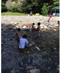 🏞で遊ぶ子供 | その他