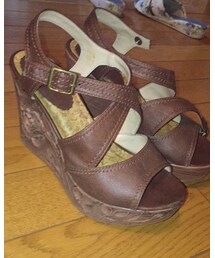 UNKNOWN. | ヒールのところにバラの模様が書いてあってきれい🌹(サンダル)