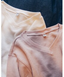 UNIQLO | ワッフルVネックT (off white / pink)(Tシャツ/カットソー)