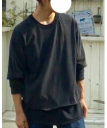 トップス詳細 | 少しちがう色の布が中で縫い合わされていて、袖の部分も腕まくりをしている状態で縫われている(Tシャツ/カットソー)