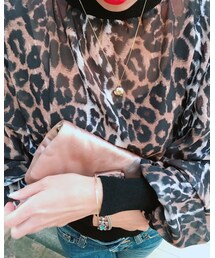 チャーム、バングル着用 | チャーム