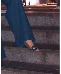 お気に入りのお母さんのサンダル。水玉なのよ。 | サンダル