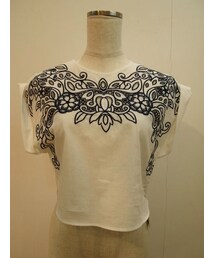 LILY BROWN | バイカラー刺繍ショートプルオーバー(O,WHT)(Tシャツ/カットソー)