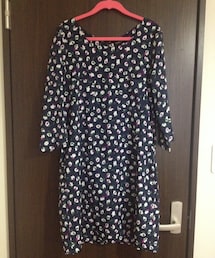 URBAN RESEARCH | 花柄ネイビーワンピース(ワンピース)