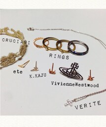 アクセサリー

Cruciani / ブレスレット
verite / クロスダイヤネックレス
ete / 8分音符ピアス
K.KAJU / シルバークロスピアス
VivienneWestwood / ピアス

ファランジ、中指、薬指のリングたち。

Vivienneのピアスといっしょに、
月と星形のピアスを右耳につけて小宇宙 ✳︎(ネックレス)
