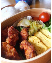 娘お弁当🍱 | 娘、お弁当持参の園外保育でピクニック🎵朝からザンギ揚げた〜🐔(その他)