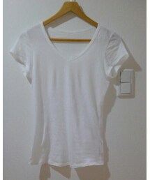 GU | VネックTシャツ☆去年モデルだけど意外と使える👍(Tシャツ/カットソー)