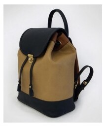 ghongjord | 「欣求浄土」を由来としており、心の底から浄土を追い求めるという意味の仏教的な背景を持っている。GHONGJORDでは浄土=理想ととらえ、デザイン・クオリティーにおいて理想を追い求め、価値ある商品を提供するという使命を表すと共に、デザイン・製造・販売・使用・廃棄・リサイクルという商品がたどる全てのプロセスにおいて、経済面・環境面において健康的な持続性を持つという「理想」を追い求める。
(バックパック/リュック)