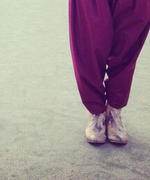 ohta | 『コレクションは僕にとって 自分以外の世界との基点であり 意義ある日々への道標です。
ファッションを通して 軌跡を残し 新たなる基点になれるよう
清らかな暮らしに思いを巡らせ 心地よい衣服をつくり歩んでいきたいと思います。 』
日本では唯一現存するohtaのブーツ。(ブーツ)