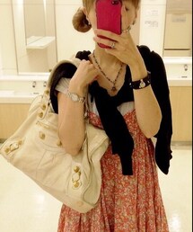 DESIGNWORKS | SILK100%のニットパーカー✯

黒×ゴールドで使えます。(パーカー)