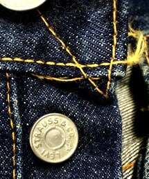Levi's | 何とVステッチとRが伸びてるやつなんです‼︎(デニムパンツ)