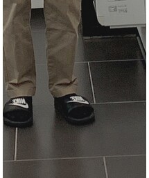 室内ではサンダルスタイル | サンダル