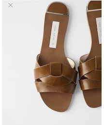 ZARA | レザークリスクロススライドサンダル¥5990(サンダル)