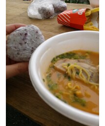 人参ラーメン♪
人参の味は～～しなかった！(食器)