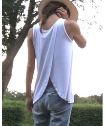 GU | 後ろのスリット(タンクトップ)