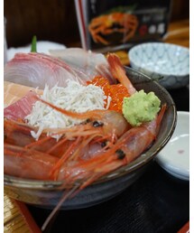 行列のできる海鮮丼 | その他