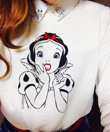 NICE CLAUP | 休みの日のリサーチなのに、、、強いすぎて買っちゃった。唇とリボンが刺繍。ポイントだね。(Tシャツ/カットソー)