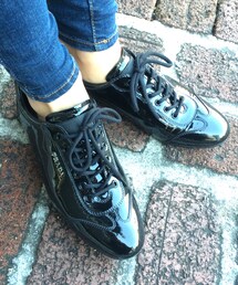 PRADA | PRADAのエナメルスニーカー。(スニーカー)