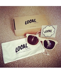 LOCAL SUPPLYのサングラスです♡♡♡
白い縁のサングラスがずっと欲しかった。・°°・(＞_＜)・°°・。
(サングラス)