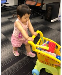 会社でウロウロする娘…w | その他