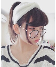 ポニテにヘアーバンドに丸めがね | その他