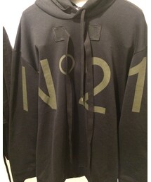 N°21 | パーカー