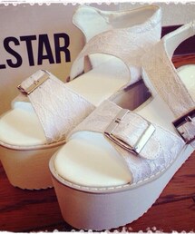 GALSTAR | 厚底シャークウエッジソールダブルホールサンダル


(サンダル)