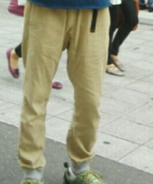 Mountain Mania | チノパンツ