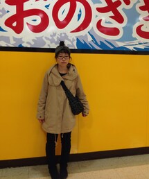 AG by aquagirl | aquagirlのモッズコートはフードの襟の端が少し長く丸くなっていて丸襟に見えて可愛いです✨
さらに中に取り外し可能なベスト型のモフモフがついているので冬でも春でも使えてしまうアイテム♪♪(モッズコート)