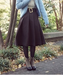 an another angelus | レリーフバックルベルト付きピンストライプスカート(スカート)