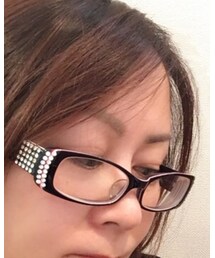 Zoff | サイドにたっぷりラインストーン付きのお洒落メガネ。正面からだと普通のネイビーのセルフレームに見えるので意外と合わせやすくて良いです♪(メガネ)