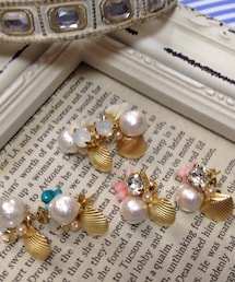 Handmade | Radiance  新作 ピアス


★shell  petit piece★(ピアス（両耳用）)