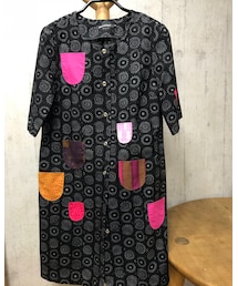 marimekko | イロイネンタッキ💗🧡別名ハッピードレス。デザイナーさんが結婚当時、旦那さんからもらったラブレターやプレゼントを入れる為にポケットをたくさんつけたワンピースを作ったそうです✨(シャツワンピース)