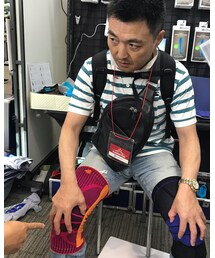 サポーターを試す旦那、リュックにはチャコ🍉 | その他