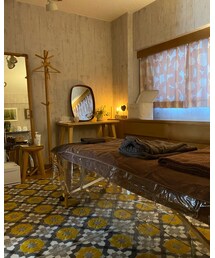 おうちサロン完成✨ | 初期に使った背景の壁はなんちゃってドレッサーを置きました(その他)