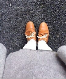 ぱかっと広がる皮の靴(ブーツ)