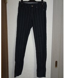 H&M | 黒は黒でも全部が黒なのではなく、ストライプ模様なところがかっこよくてお気に入りです(パンツ)